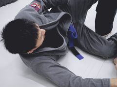 -菠萝格斗巴西柔术训练馆