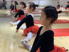 -炫艺舞蹈培训中心(枫尚奥特莱斯店)