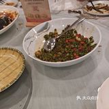 大圆桌下的友情时光