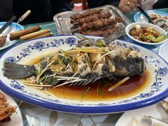 油泼黑头鱼-天伦海鲜·老味道·青岛菜(栈桥天主教堂店)