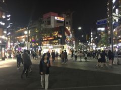 -梨大女人街