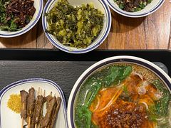 -云阿蛮云南生烫牛肉米线(奉贤路店)