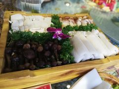 -慢丽江·云南野生菌土鸡锅(西山店)
