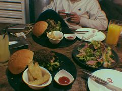 -HIGH FIVE哈福手工汉堡(桂林路店)