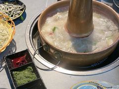 -洞庭洲·防空洞火锅·铜锅涮肉·烧烤(新百广场店)