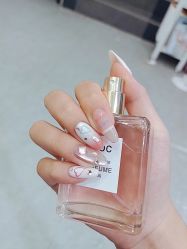 -灰姑娘美甲美睫馆