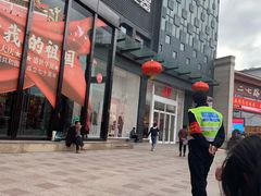 -鸿通城购物中心