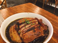 梅菜扣肉-胡桃里音乐酒馆(万科城市广场店)