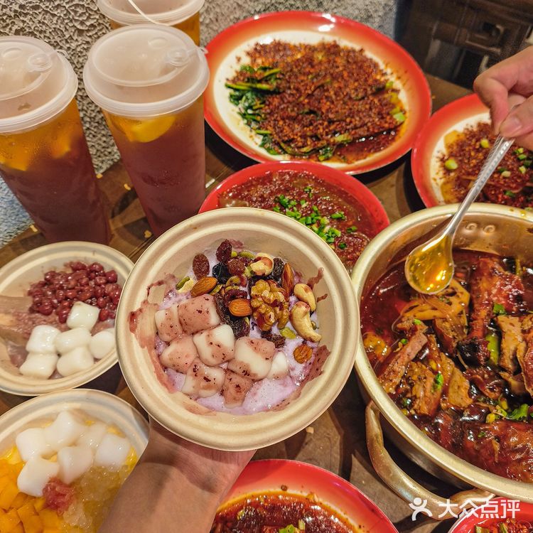 都江堰美食探店🦆烤鸭甜不辣你没吃过的体验！