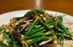 Stir-Fried Mushrooms with Small Cucumber