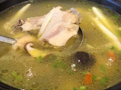 石耳炖土鸡-自游人·美食一楼·地道徽菜(三十年名店)