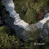 深灰与浅灰的双色铺装交替铺置