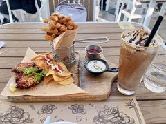 -Mark&Mars Restaurant