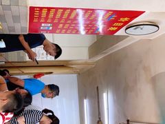 大堂-老字号眼镜子煎包汤包店