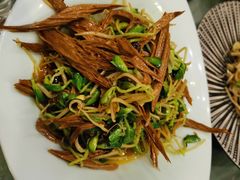 豆苗拌黑腐竹-春来和(汉城南路店)