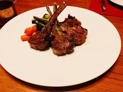 烤新西兰羔羊扒香草脆片-圣丰索菲特·法国餐厅