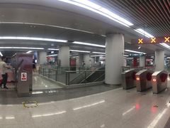 -新百广场(地铁站)