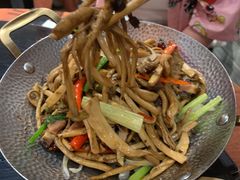 -川流不息·地道川菜·小龙虾(新松江路店)