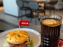 招牌秘制鸡腿堡-必胜客(天鹅湖万达店)