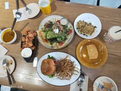 全家福-HELLO 27 意面·沙拉·帕尼尼