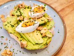 牛油果煮蛋吐司-RAC BAR(安福路店)