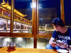 -临江餐馆二楼美食部落