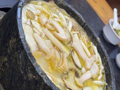 石锅松茸鸡-南渝食府.墨脱石锅松茸鸡