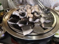 -围炉肉舍•炭烤活鳗•丹东海鲜烤肉(步行街店)