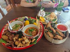 -Chom Cafe and Restaurant