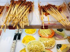 冒热干面-马路边边串串香(苗栗路店)