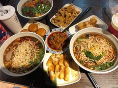 -爆炸头阿姨小四川正宗川味小吃(无任何分店)