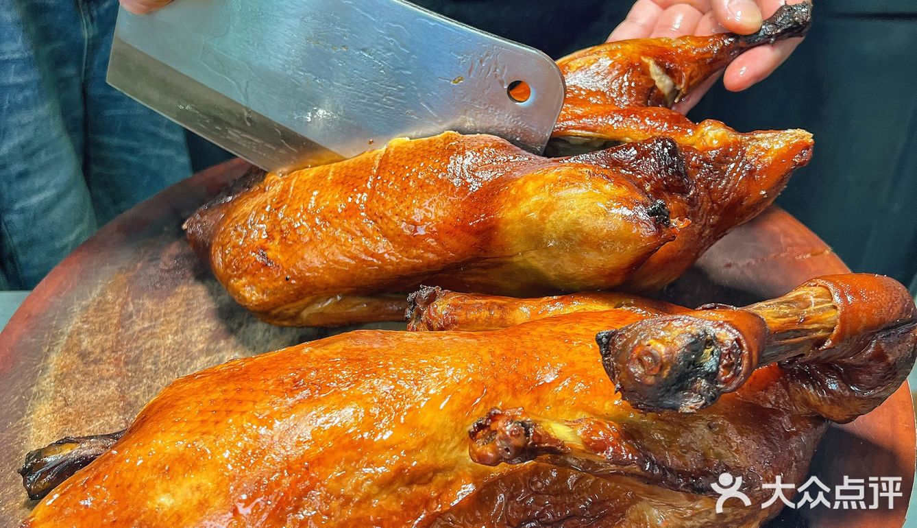 这个点想不想吃刚刚烤出来马路边边的冒烤鸭🦆