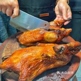 这个点想不想吃刚刚烤出来马路边边的冒烤鸭🦆