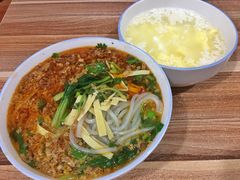 麻辣米线-老字号杨坡红油米线腊汁肉夹馍(东四道巷店)