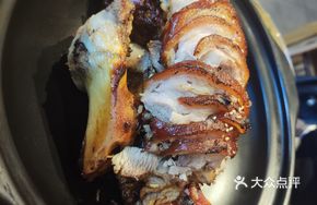Garlic Roasted Pig's Feet