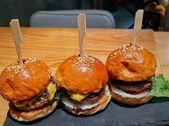 -三勾JJJ Burger&Coffee(梅溪湖店)