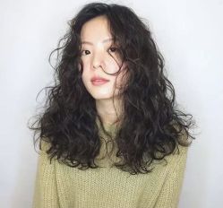 -变画·发型STUDIO