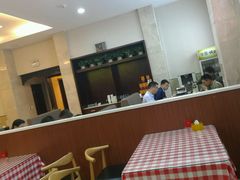 -鲁班小馆(政四街店)