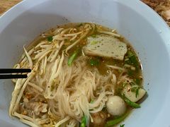 排骨冬阴功汤-马里奥明星猪脚饭