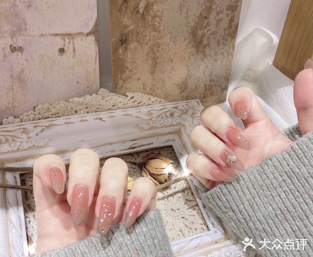 你看这美甲——多美多漂亮
