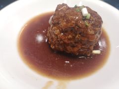 鸭蛋黄狮子头-梅飞酒家(名辉豪庭店)