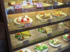 面包甜点陈列柜-漫咖啡(沙龙汇店)