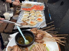 -亮河湾山庄