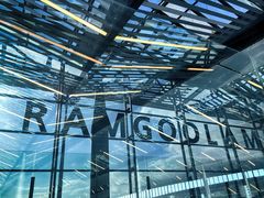 -西沃古尔·拉姆古兰爵士国际机场