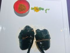 招牌墨鱼汁脆皮乳鸽-于塗·文化餐厅(棕榈店)