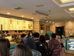 等位区-国际饭店·帆声西饼屋(黄河路店)