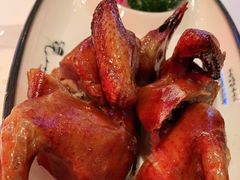 玻璃脆皮乳鸽-兴粤匯香港茶餐厅(宝山日月光店)