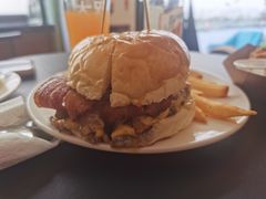 培根奶酪汉堡-瑞食酒馆 La Taverne Suisse