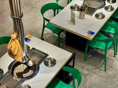 -山野的朋友露营炭火烤肉