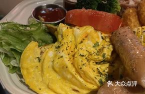 Avocado Soft Egg English Full Meal Platter